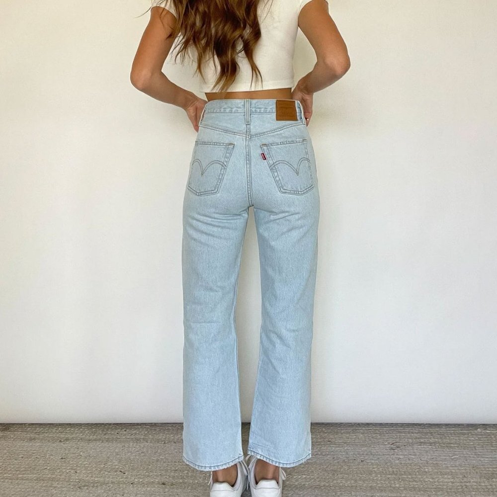 LEVI'S Ribcage Straight Ankle in  Ojai Up - Light Wash Size 27x27 - Picture 2 of 2